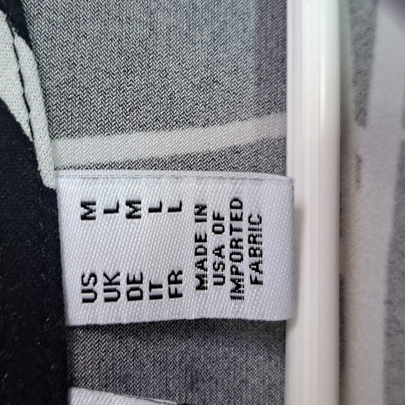 Susan Graver Black/White Short Sleeve  Slanted Bottom Hem Tunic. Size Medium NWO - Picture 7 of 11